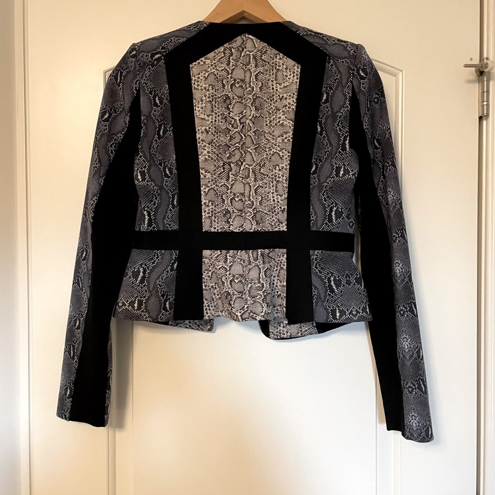 BRAND NEW BCBG EDWARD SNAKESKIN DESIGN BLAZER - Picture 6 of 9